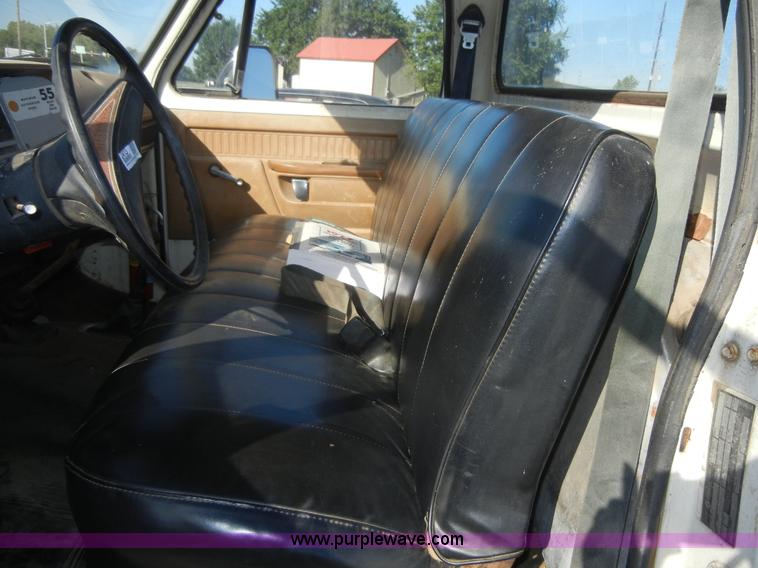 image for item 2413 1977 Dodge Power Wagon 200 pickup truck