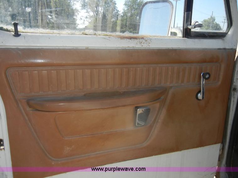 image for item 2413 1977 Dodge Power Wagon 200 pickup truck