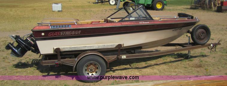 image for item 3420 1985 Glasstream 152 Tempes 15' boat with trailer