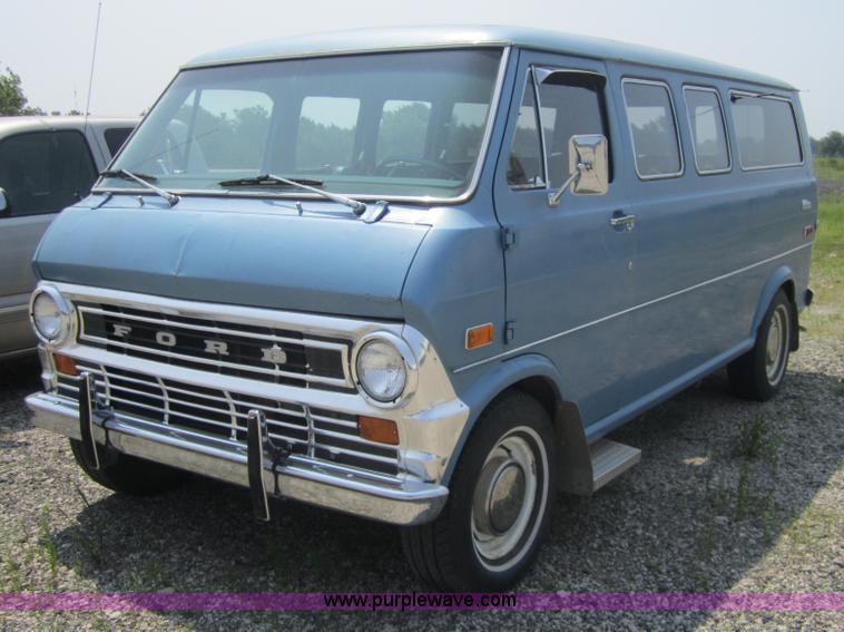 image for item 3794 1974 Ford Chateau E200 club wagon van