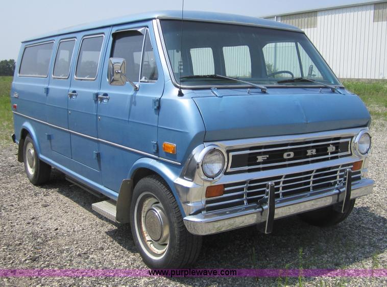 image for item 3794 1974 Ford Chateau E200 club wagon van