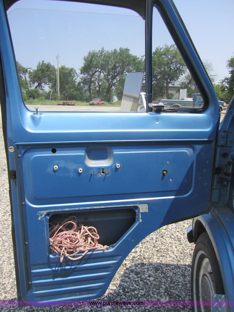 image for item 3794 1974 Ford Chateau E200 club wagon van