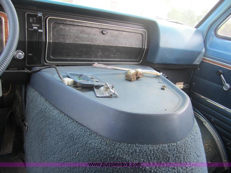 image for item 3794 1974 Ford Chateau E200 club wagon van