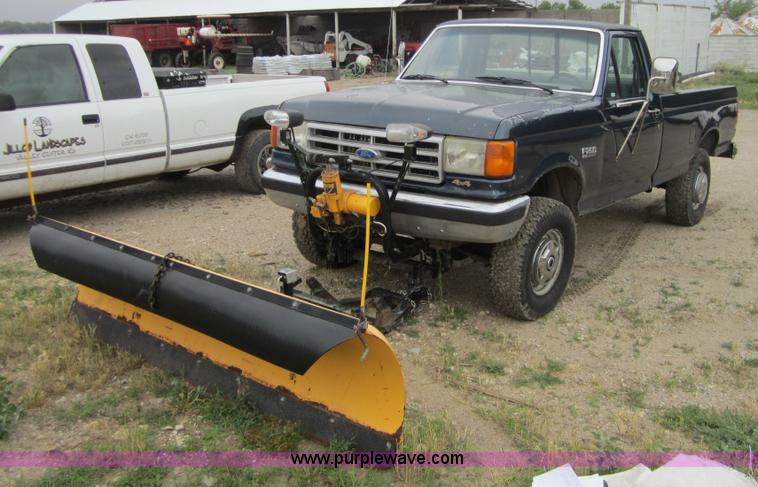 image for item 3797 1989 Ford F250 pickup truck