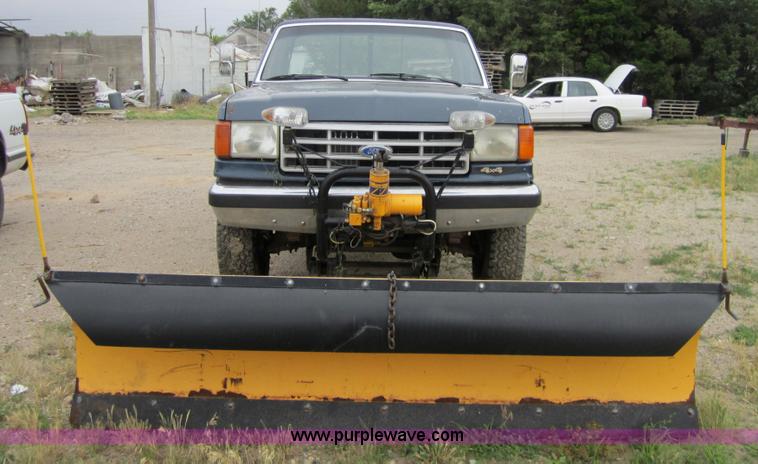 image for item 3797 1989 Ford F250 pickup truck