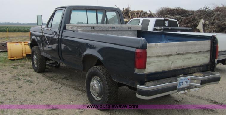 image for item 3797 1989 Ford F250 pickup truck