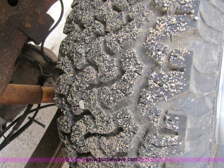 image for item 3797 1989 Ford F250 pickup truck