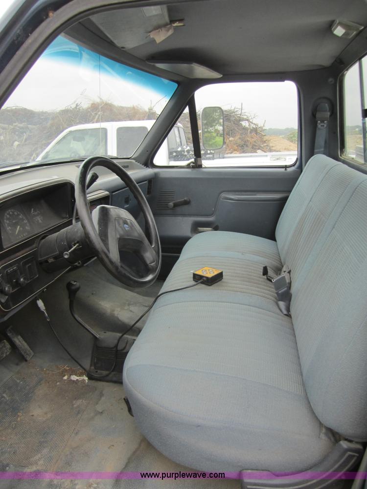 image for item 3797 1989 Ford F250 pickup truck