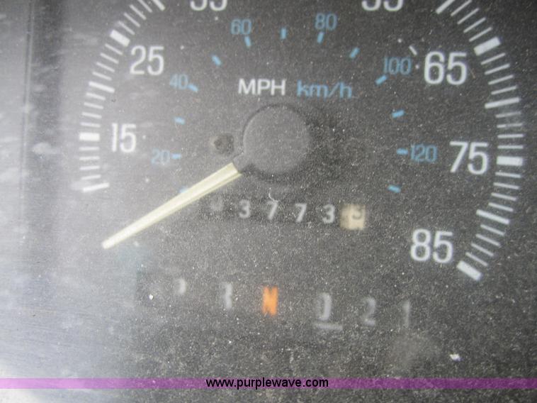 image for item 3797 1989 Ford F250 pickup truck