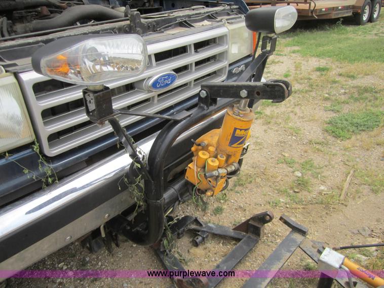 image for item 3797 1989 Ford F250 pickup truck