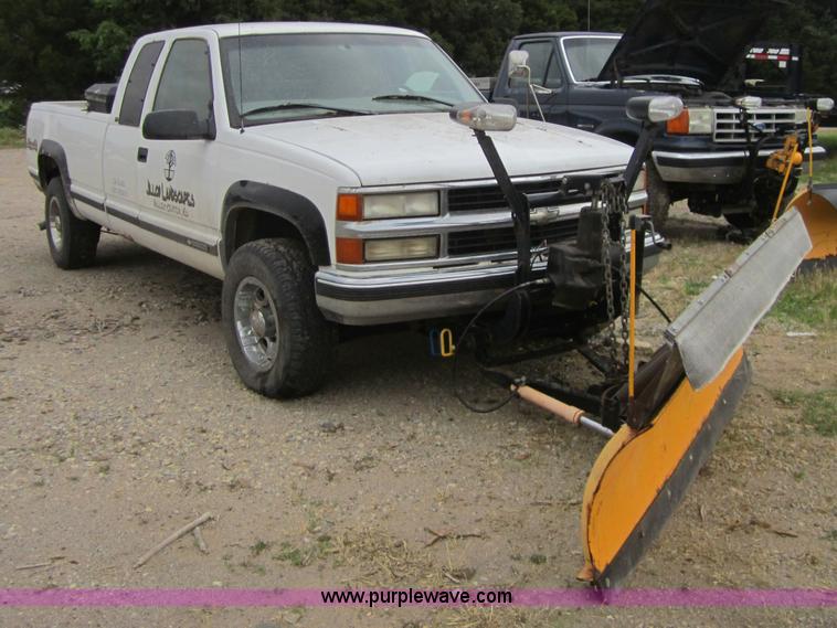 image for item 3798 1998 Chevrolet 2500 extended cab pickup truck