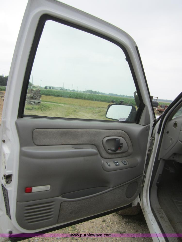 image for item 3798 1998 Chevrolet 2500 extended cab pickup truck