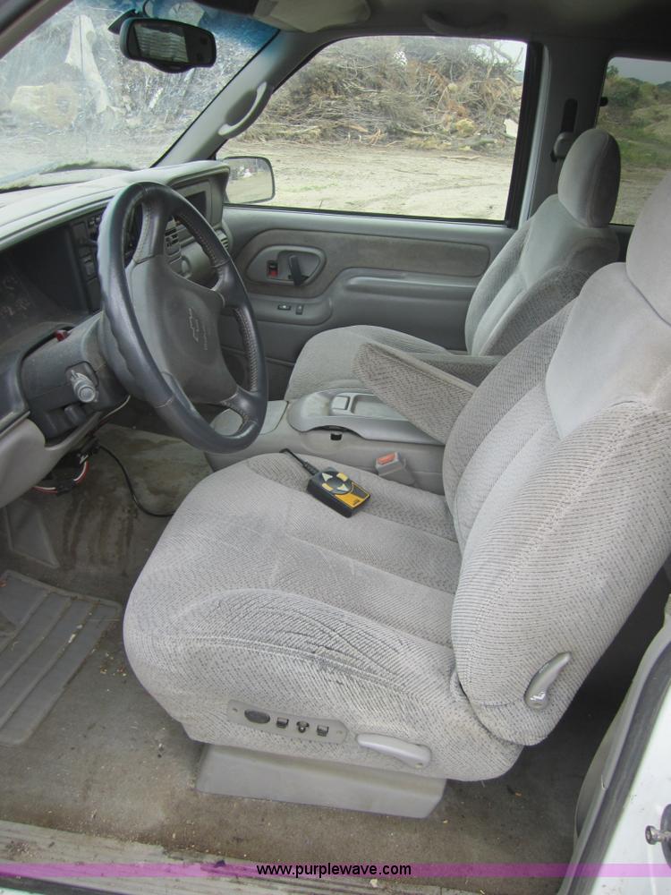 image for item 3798 1998 Chevrolet 2500 extended cab pickup truck