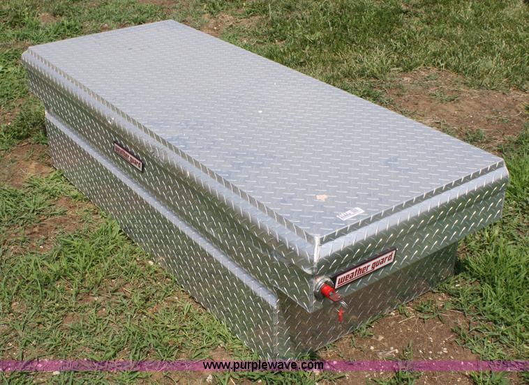 image for item 4733 Weatherguard aluminum tread plate toolbox