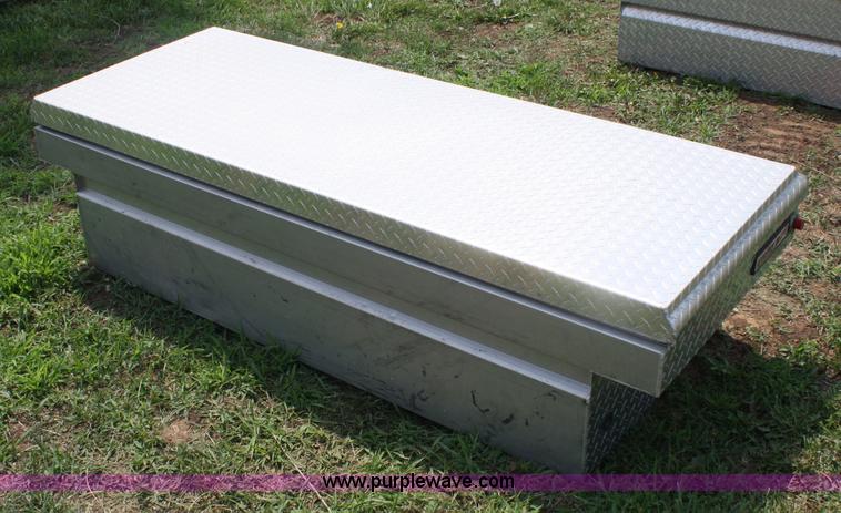image for item 4733 Weatherguard aluminum tread plate toolbox