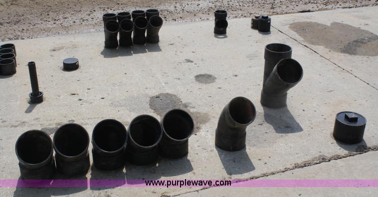 image for item 4739 Assorted fittings