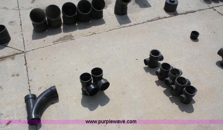 image for item 4739 Assorted fittings