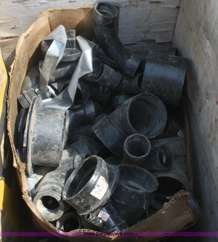 image for item 4739 Assorted fittings