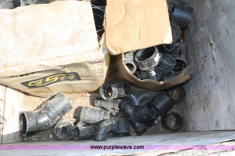 image for item 4739 Assorted fittings