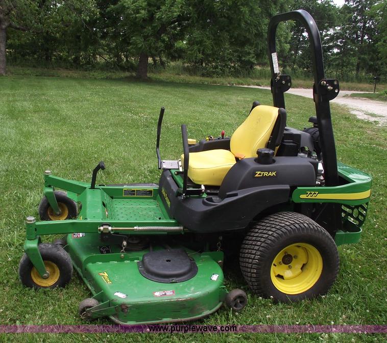 image for item 5432 2007 John Deere 777 ZTrak zero turn mower