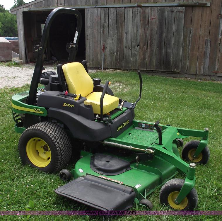 image for item 5432 2007 John Deere 777 ZTrak zero turn mower