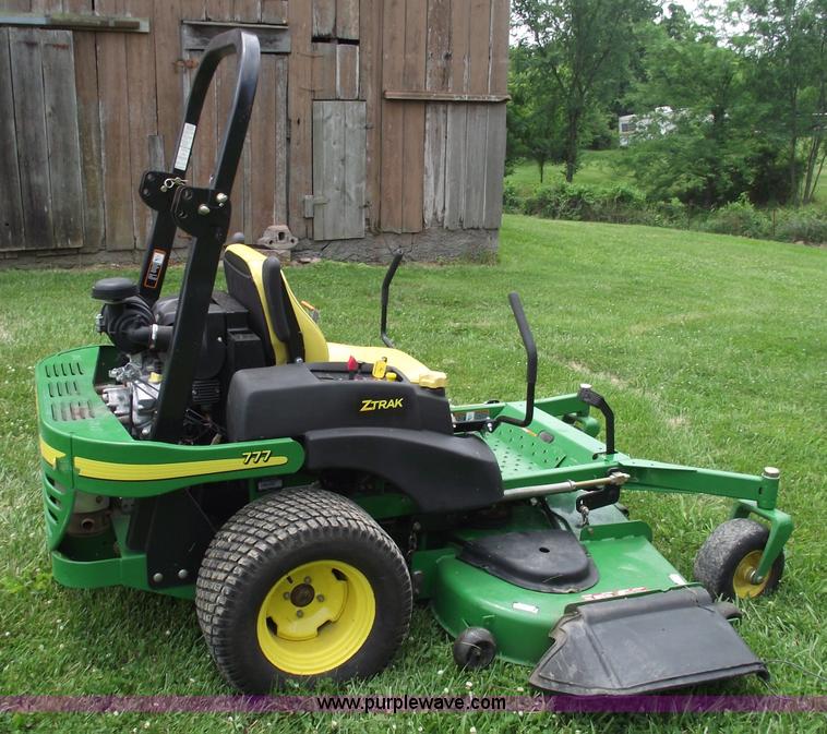 image for item 5432 2007 John Deere 777 ZTrak zero turn mower