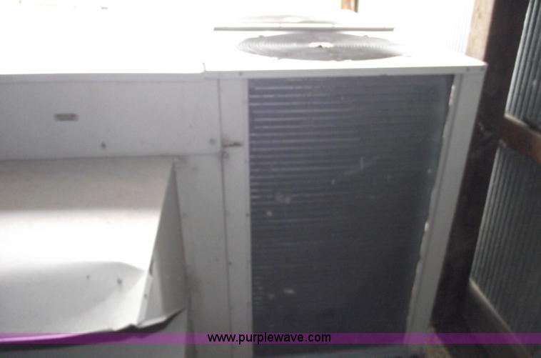 image for item 5569 2000 Lennox commercial heating and AC unit