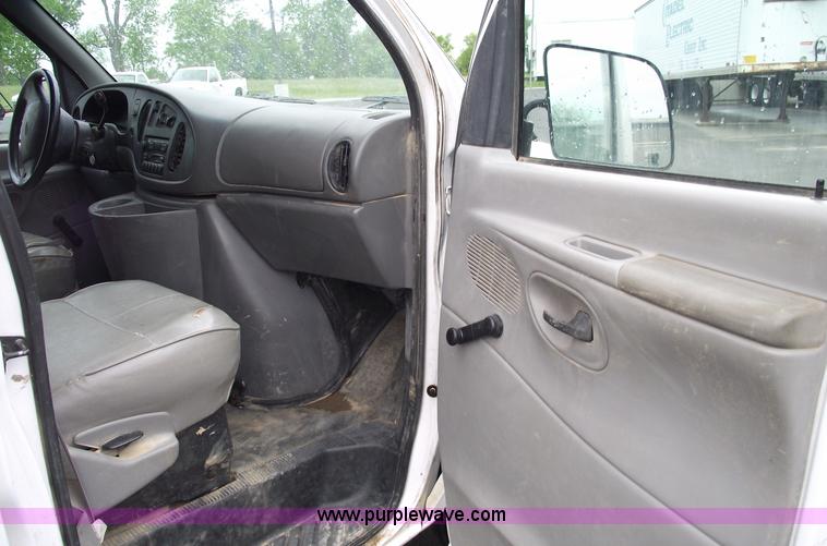 image for item 5579 1998 Ford E350 Econoline Super cargo van