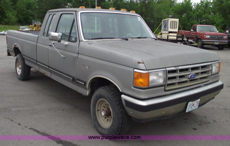 image for item 5580 1988 Ford F150 XLT extended cab pickup truck