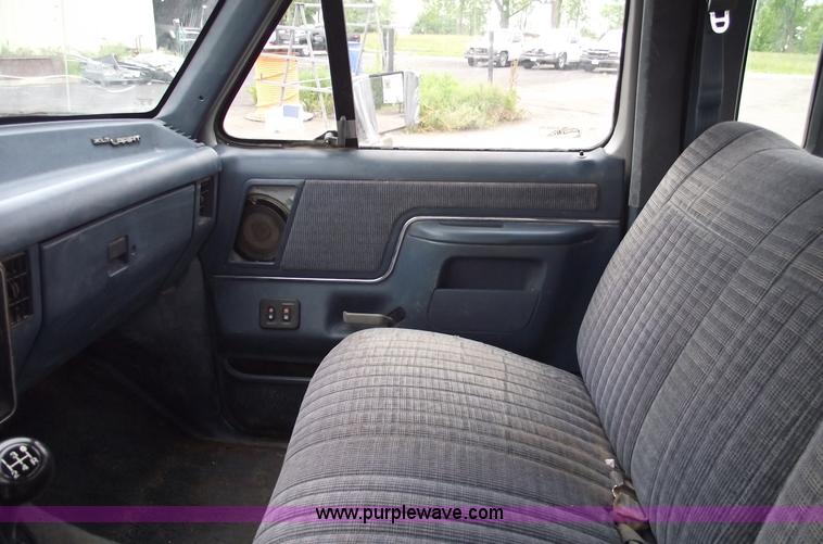 image for item 5580 1988 Ford F150 XLT extended cab pickup truck