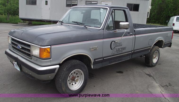 image for item 5581 1991 Ford F150 XLT Lariat pickup truck
