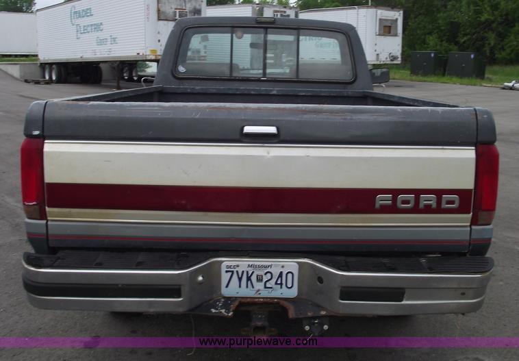 image for item 5581 1991 Ford F150 XLT Lariat pickup truck