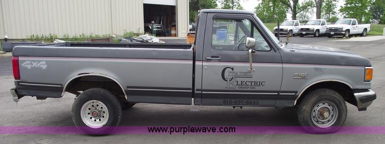image for item 5581 1991 Ford F150 XLT Lariat pickup truck