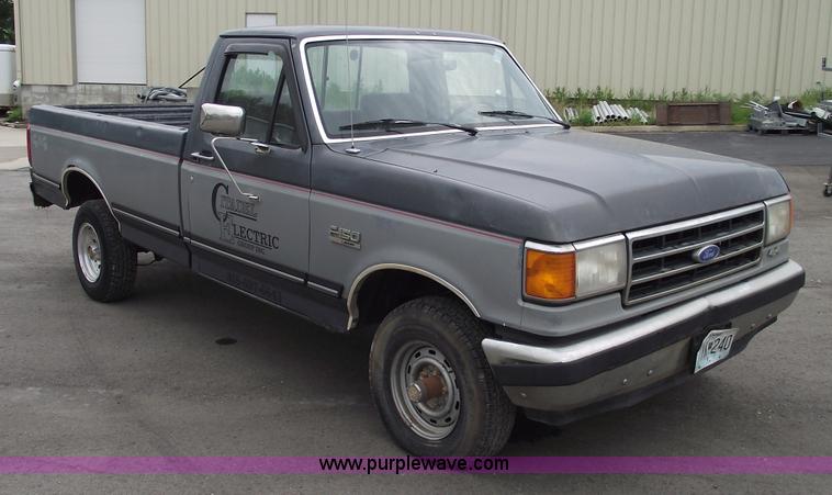 image for item 5581 1991 Ford F150 XLT Lariat pickup truck