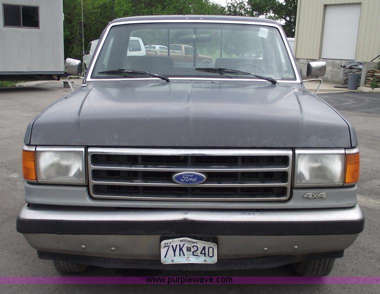 image for item 5581 1991 Ford F150 XLT Lariat pickup truck