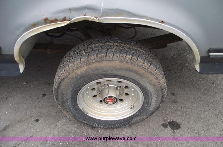 image for item 5581 1991 Ford F150 XLT Lariat pickup truck