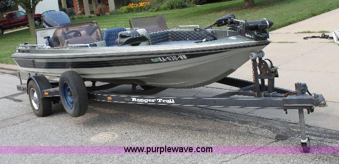 image for item 6104 1989 Ranger 375V 17' bass boat