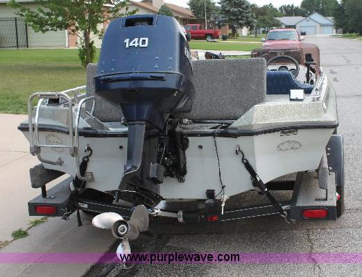 image for item 6104 1989 Ranger 375V 17' bass boat