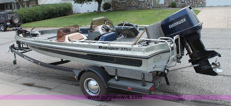 image for item 6104 1989 Ranger 375V 17' bass boat