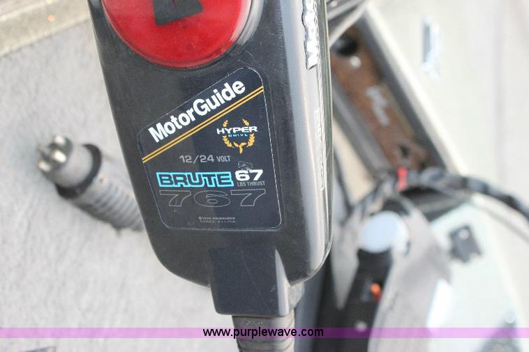 image for item 6104 1989 Ranger 375V 17' bass boat
