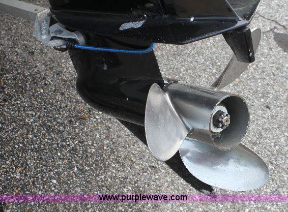 image for item 6104 1989 Ranger 375V 17' bass boat