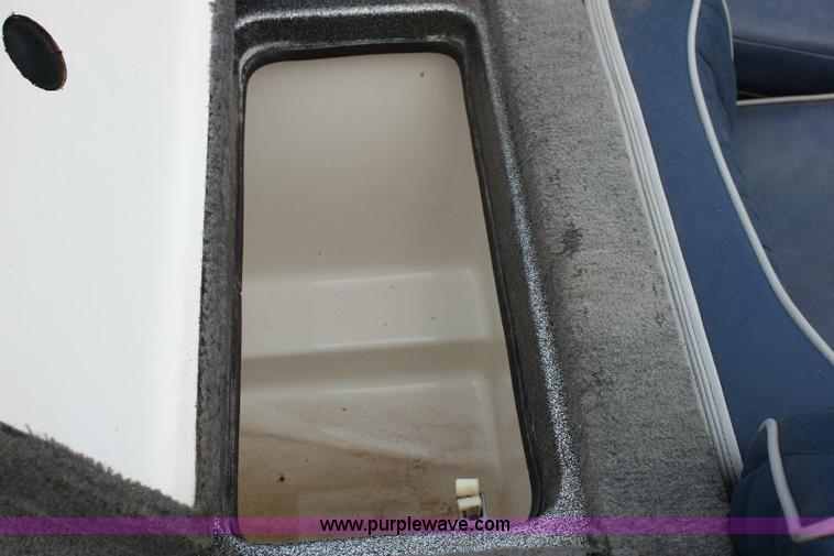 image for item 6104 1989 Ranger 375V 17' bass boat