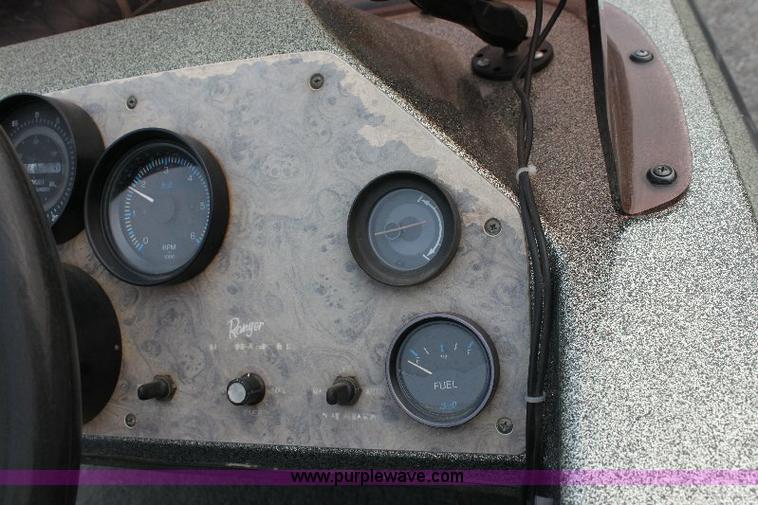 image for item 6104 1989 Ranger 375V 17' bass boat