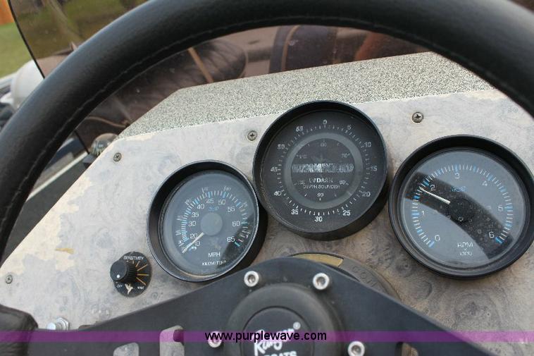 image for item 6104 1989 Ranger 375V 17' bass boat