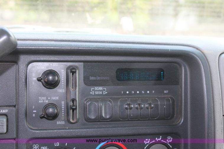 image for item 6233 1998 Chevrolet Cheyenne C2500 pickup truck