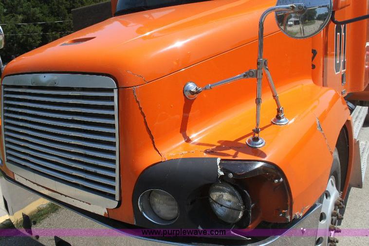 image for item 6277 2004 Freightliner ST112 semi truck