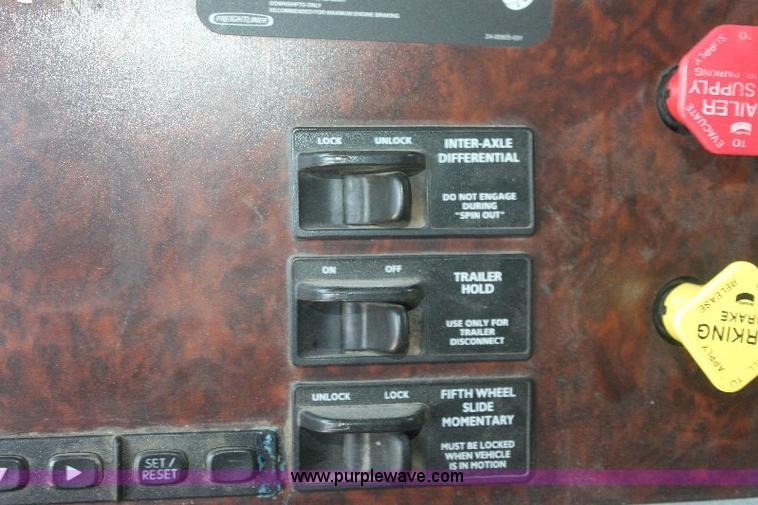 image for item 6277 2004 Freightliner ST112 semi truck