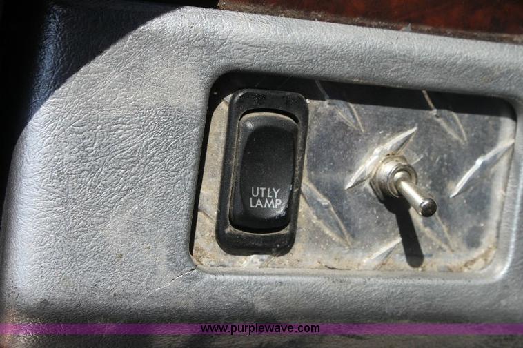 image for item 6277 2004 Freightliner ST112 semi truck