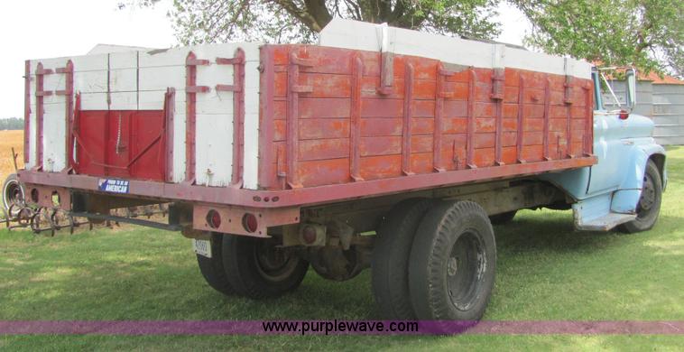 image for item 6976 1960 GMC 4000 grain truck