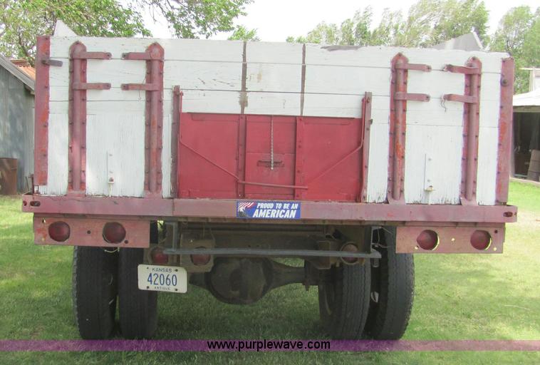 image for item 6976 1960 GMC 4000 grain truck
